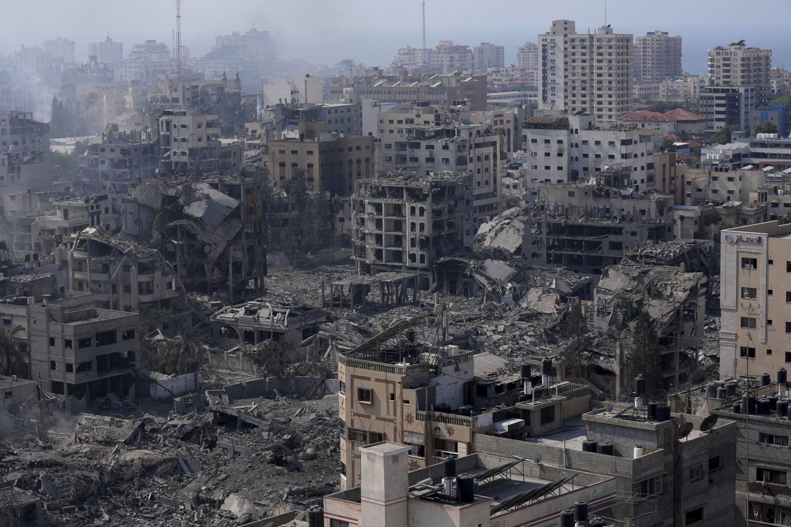 Både Israel och Hamas bryter mot folkrätten