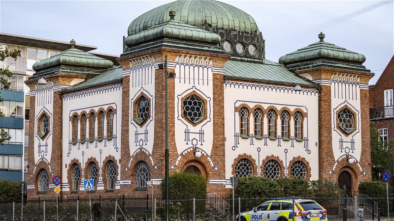 Hotbild. Synagogan i Malmö är satt under ökad polisbevakning, 8 oktober 2023. Foto: Johan Nilsson/TT.