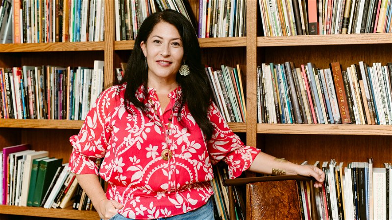 Ada Limón (född 1976) utnämndes 2022 till landets första U.S. Poet Laureate med latinamerikanskt ursprung. Foto: Anya Lorenzo.