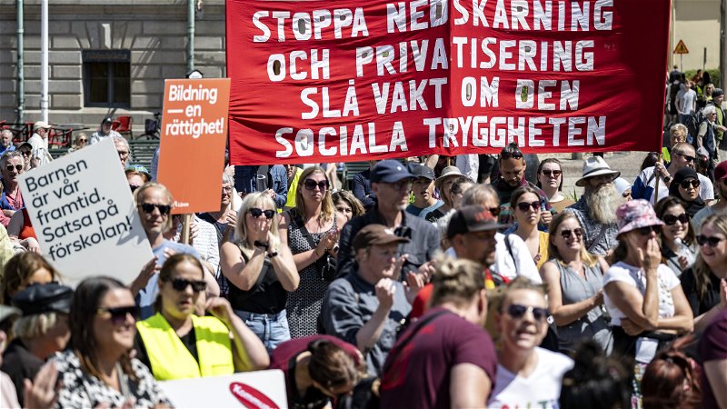 Lärare protesterar mot nedskärningar under en demonstration arrangerad av Sveriges lärare i juni 2023. Foto: Johan Nilsson / TT