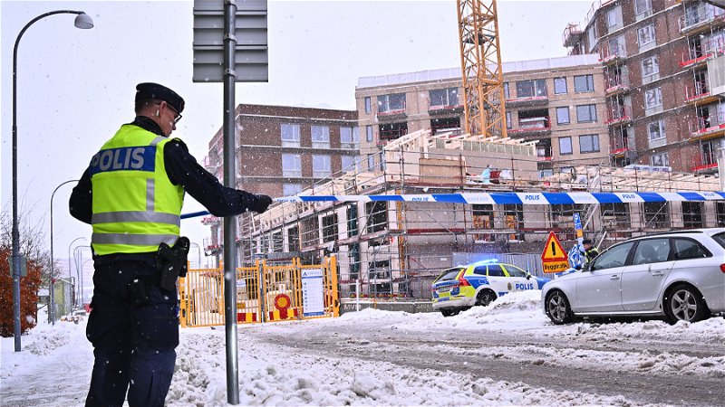Fem arbetare dör när en bygghiss rasar i Sundbyberg den 11 december. Foto: Claudio Bresciani/TT.