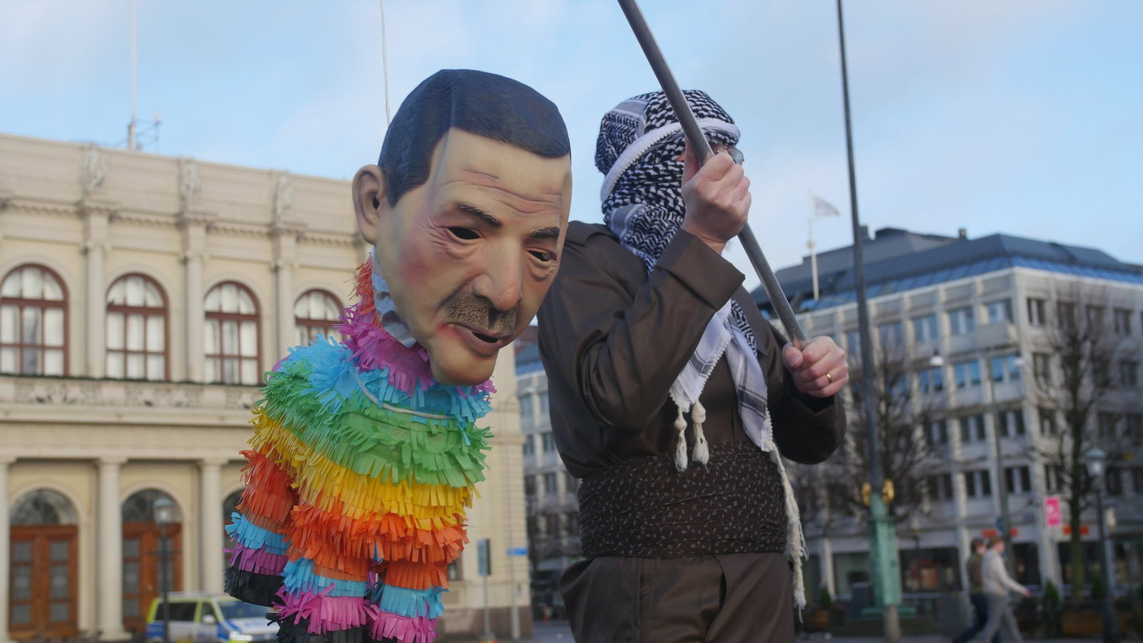 Turkisk vrede efter piñata-aktion: ”Ska visa att Erdogan är en åsna”