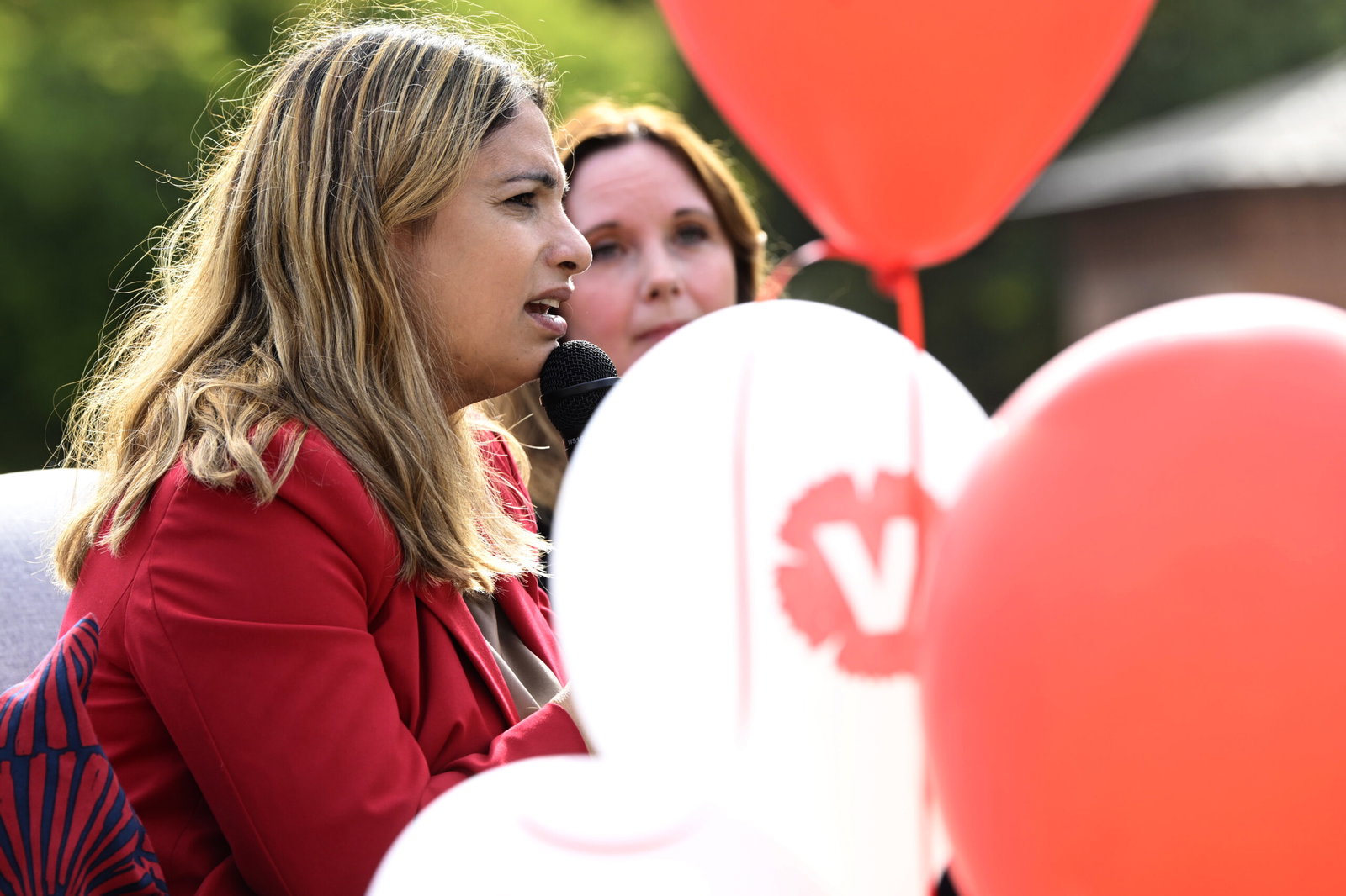 Flera V-ledamöter har betalat för lite partiskatt