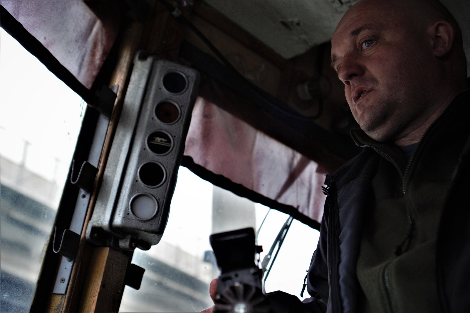 De ukrainska arbetarna i tvåfrontskrig 