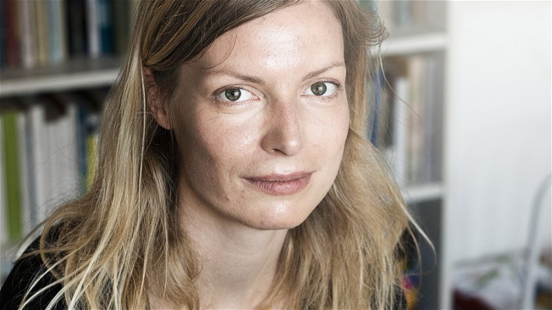 Asta Olivia Nordenhof är född i Danmark 1988. Hon har bland annat tagit emot Per Olov Enquists pris, fått det danska Kritikerpriset (2020) och EU:s Litteraturpris (2021). Foto: Alexander Buk-Swienty.