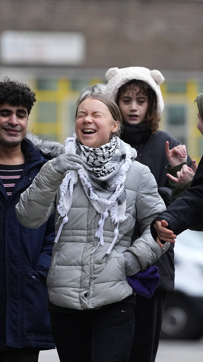 Greta Thunberg och hennes kamrater friades i rätten trots lagskärpningar mot aktivism. Foto: Kirsty Wigglesworth/AP.
