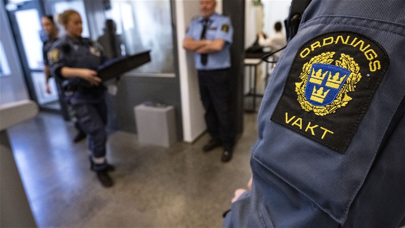 Brist på väktarpersonal har lett till kaos på arresterna i polisregion Nord. Foto: Johan Nilsson/TT.