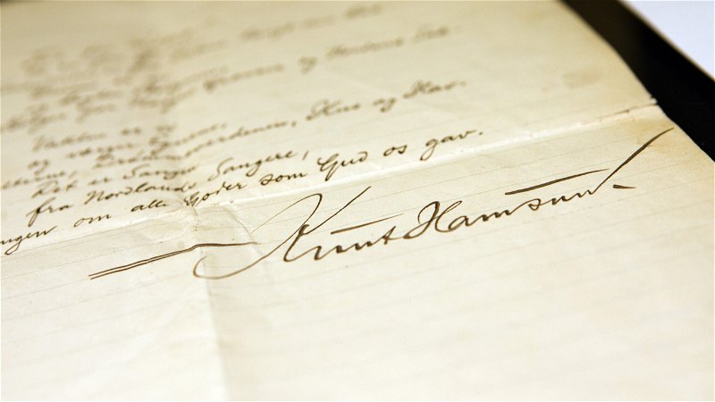 Författaren Knut Hamsuns signatur. Foto: Cornelius Poppe / NTB