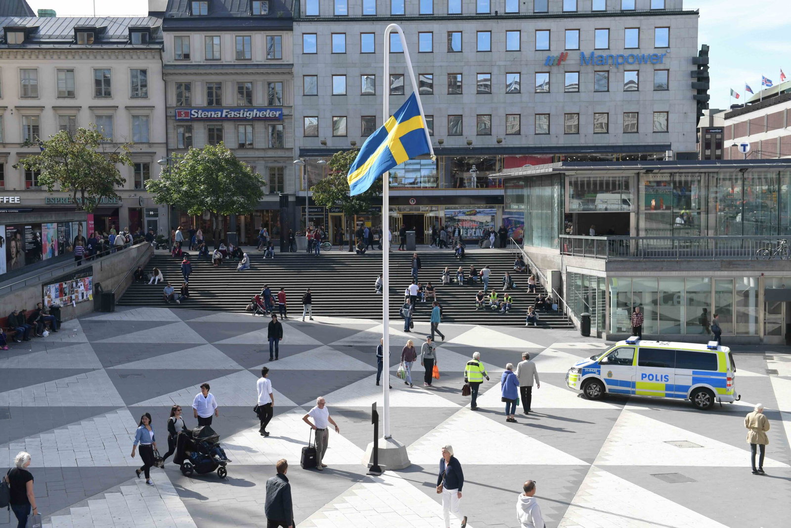 Rasism mot svenskar måste bekämpas