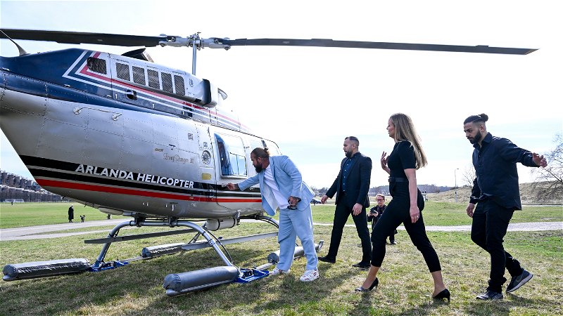 Kandidaterna lämnade tv-studion i helikopter. Foto: Jessica Gow / TT.