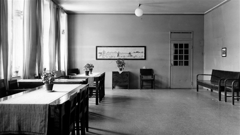 Ett dagrum på Vipeholm under 1940-talet. Foto: Sydsvenska Medicinhistoriska Sällskapet/TT.