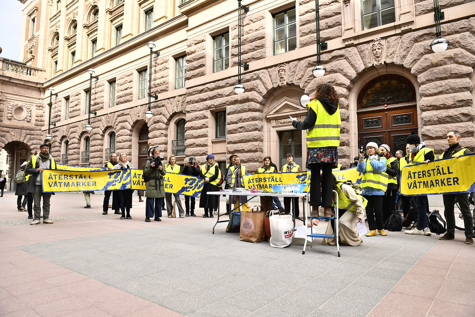 Jorden kan bara räddas från gatan