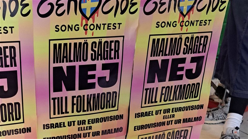 Över hela Malmö har protestaffischer satts upp inför Eurovisionsfestivalen. Foto: Johan Nilsson/TT.
