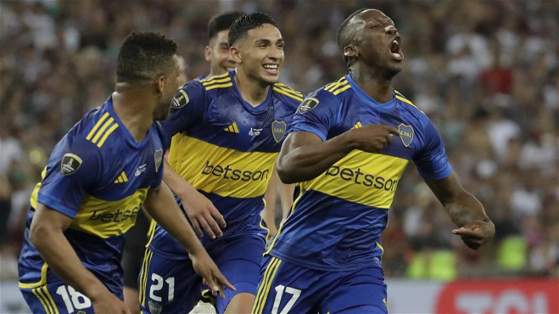 Fotbollsklubben Boca Juniors gör reklam för Betsson. Foto: Bruna Prado/AP.