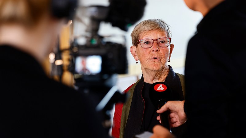 Gudrun Nordborg (V) intervjuas i augusti 2023. Foto: Stefan Jerrevång / TT.