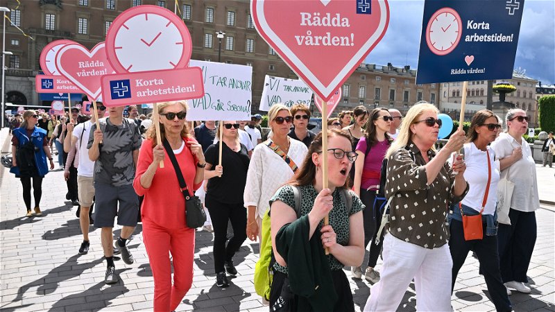 Vårdförbundet demonstrerar i Stockholm den 12 juni. Foto: Claudio Bresciani/TT.