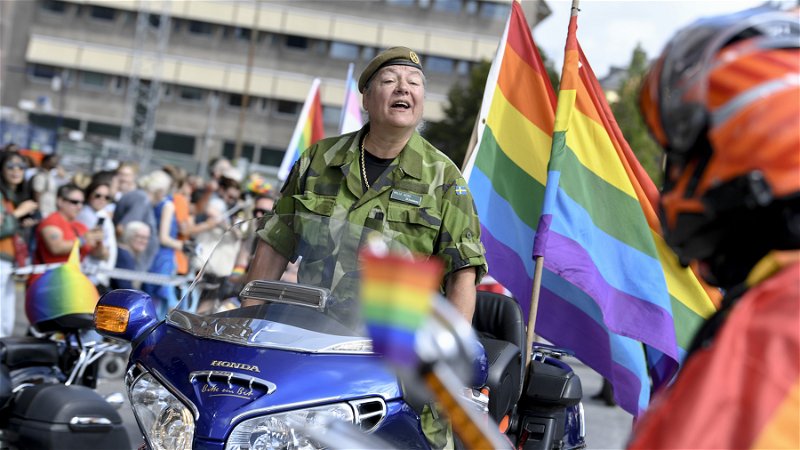 Försvarsmakten deltar i Stockholm Pride 2023 – i kamouflage. Foto: Oscar Olsson/TT.