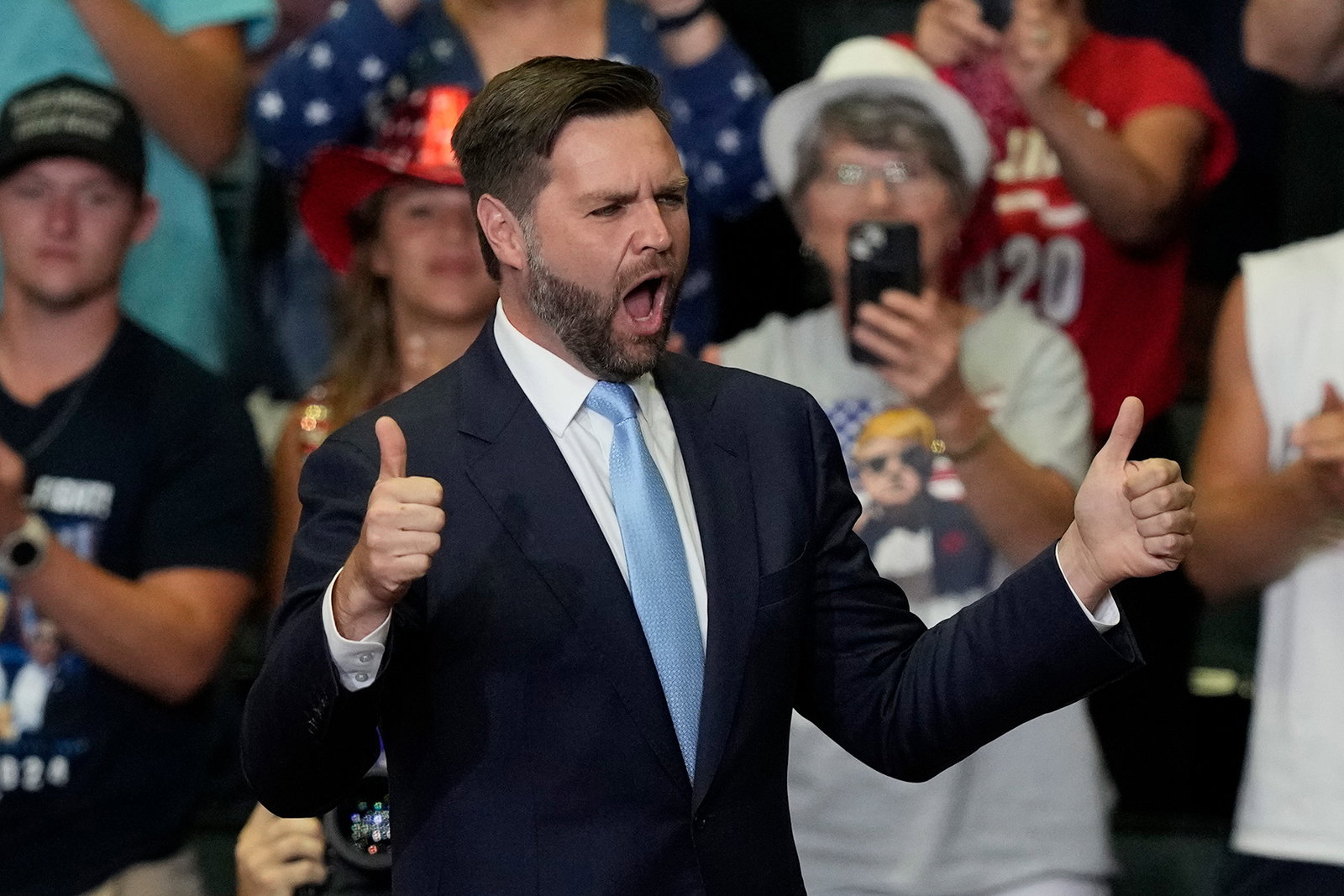 Nyreaktionär rörelse bär fram Trumps kronprins