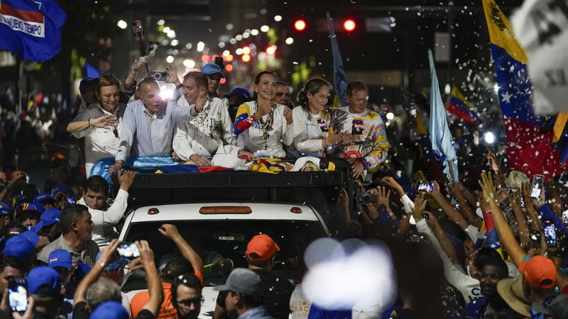 Nationalisten María Corina Machado är det enda alternativet till Maduro. Hon är också allierad med Javíer Milei, Jair Bolsonaro och Elon Musk. Foto: Matias Delacroix/AP.