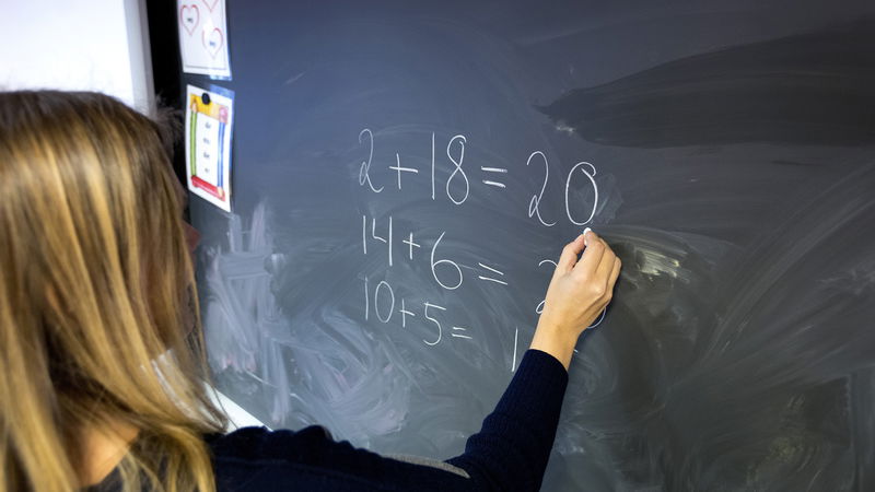 Med dagens skolpengssystem tvingas allt fler skolor att skära ned på verksamheten. Foto: Gorm Kallestad/NTB scanpix/TT.