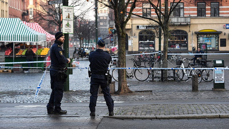 Polisavspärrningar på Möllevångstorget i november 2018. Foto: Johan Nilsson / TT.