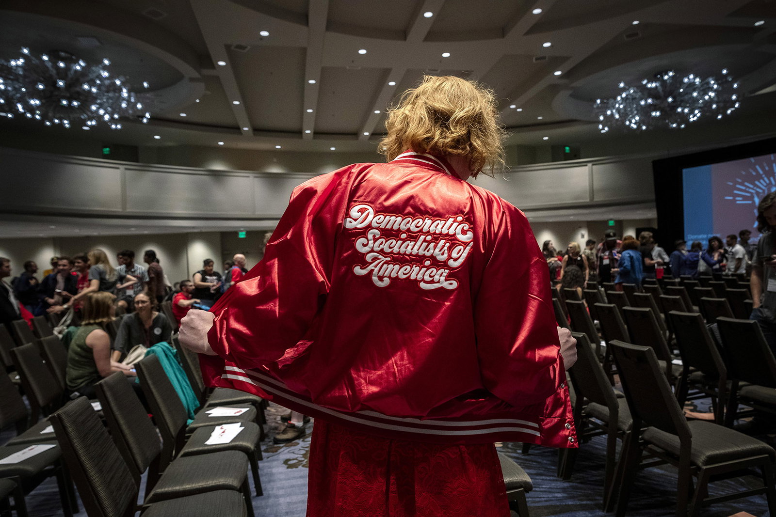 Så bröt USA:s socialister med sin stjärna AOC