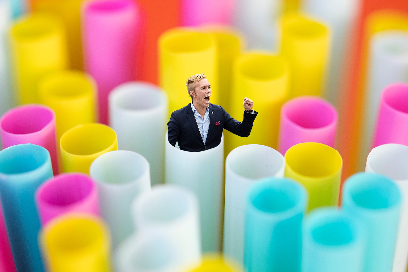 Högerextrem sugrörskung bakom anonym nätbutik: ”100% äkta plast”