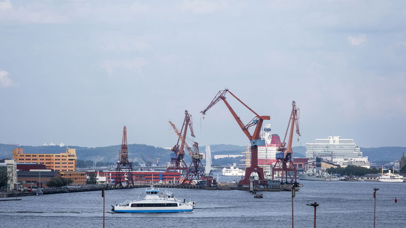 Göteborgs hamn är en av de platser där krigsmateriel exporteras till och importeras från Israel. Foto: Helena Landstedt/TT. 