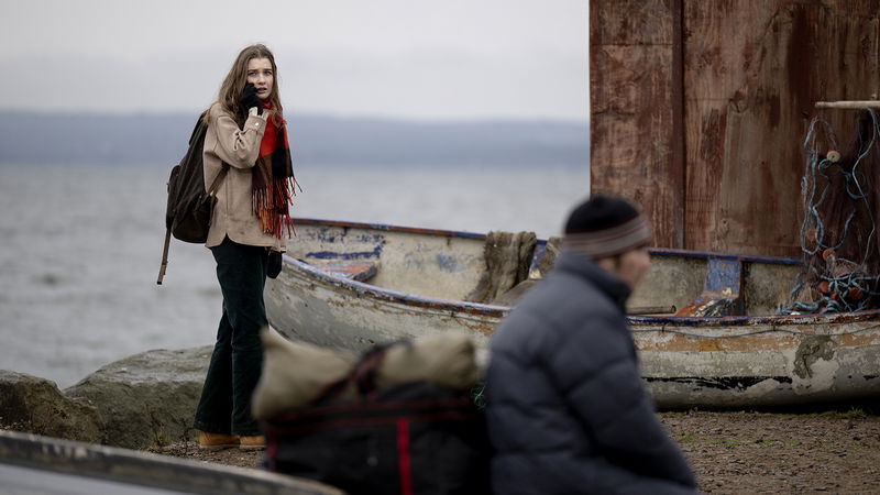 Amaryllis August under inspelningen av en scen ur Thomas Vinterbergs serie ”En familj som vår” i Lidköping. Foto: Björn Larsson Rosvall/TT.