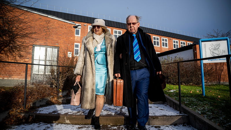 Hans och Barbara Bergström besöker Engelska skolan i Stockholmsförorten Gubbängen i november 2021. Foto: Alexander Mahmoud / DN / TT