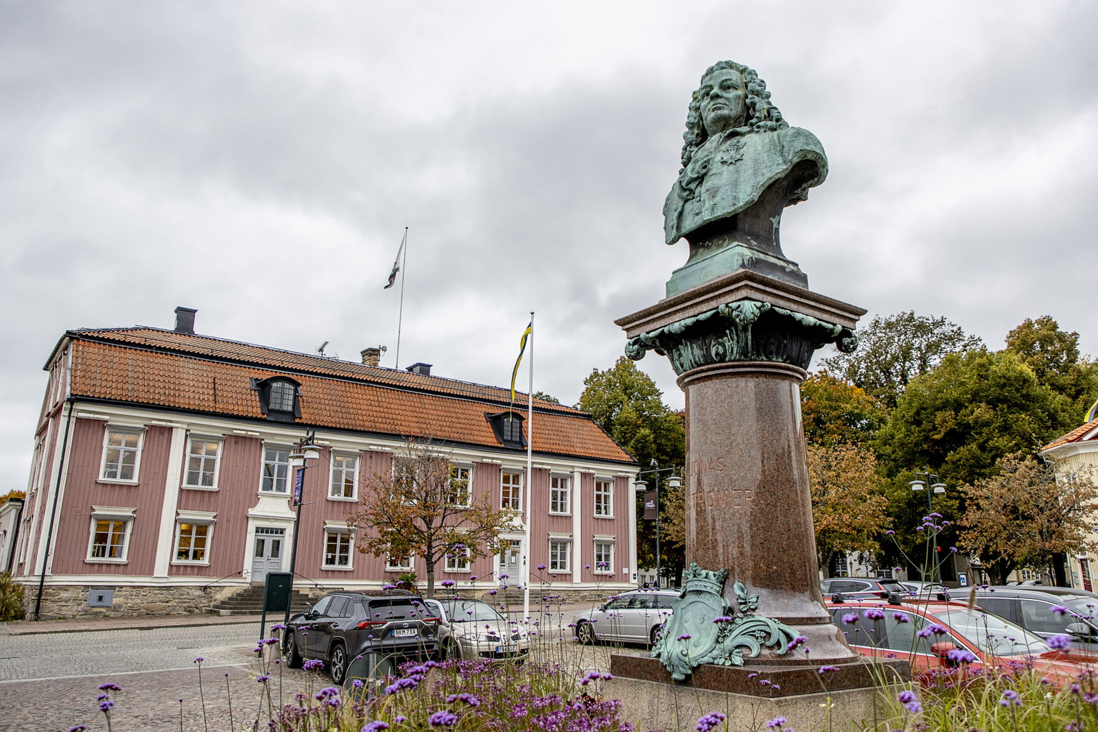 I Alingsås dränktes demokratin i gin och nakenbilder