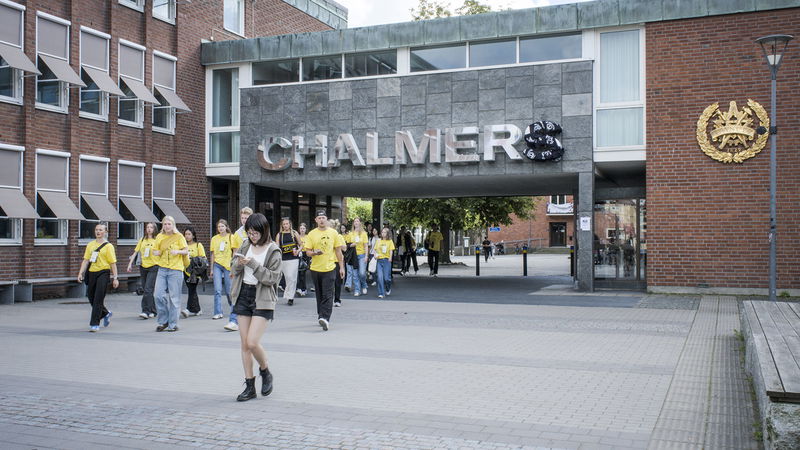 Studentspexare utanför Chalmers i Göteborg, där ett DEI-kontor nyligen invigdes. Foto: Helena Landstedt/TT.