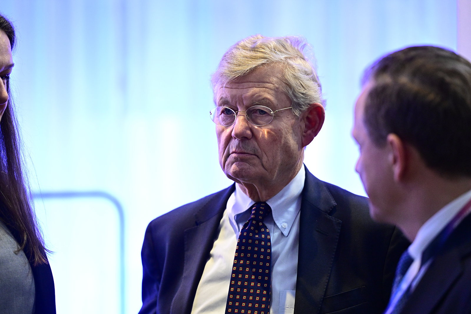 Wallenberg ska lära V styra landet: ”Gynnar oss i längden”