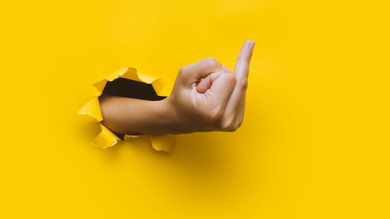 En lag som är tänkt att skydda offentliganställda väcker ilska – från vänster. Foto: shchus/Adobe stock.