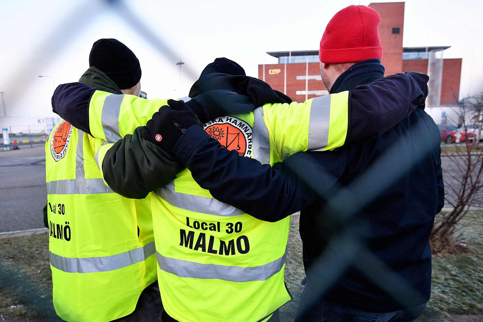Dubbelstrejk i Sveriges hamnar: ”Hög press”