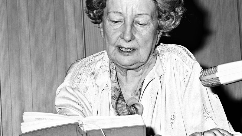 Irmgard Keun (1905–1982) var både alkoholiserad och hemlös under perioder. Skrivandet var allt för henne. Foto: Lind & co.