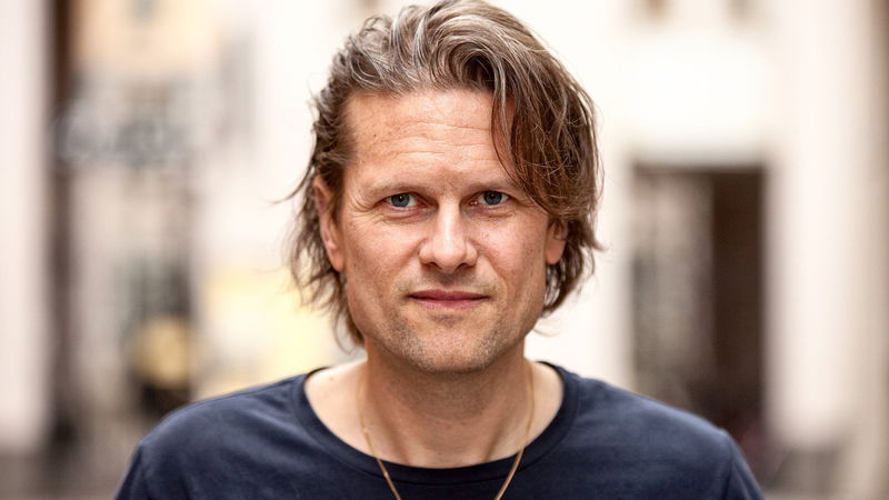 Nyliberalen Mattias Svensson blir Flammans femtusende prenumerant. Foto: Timbro.