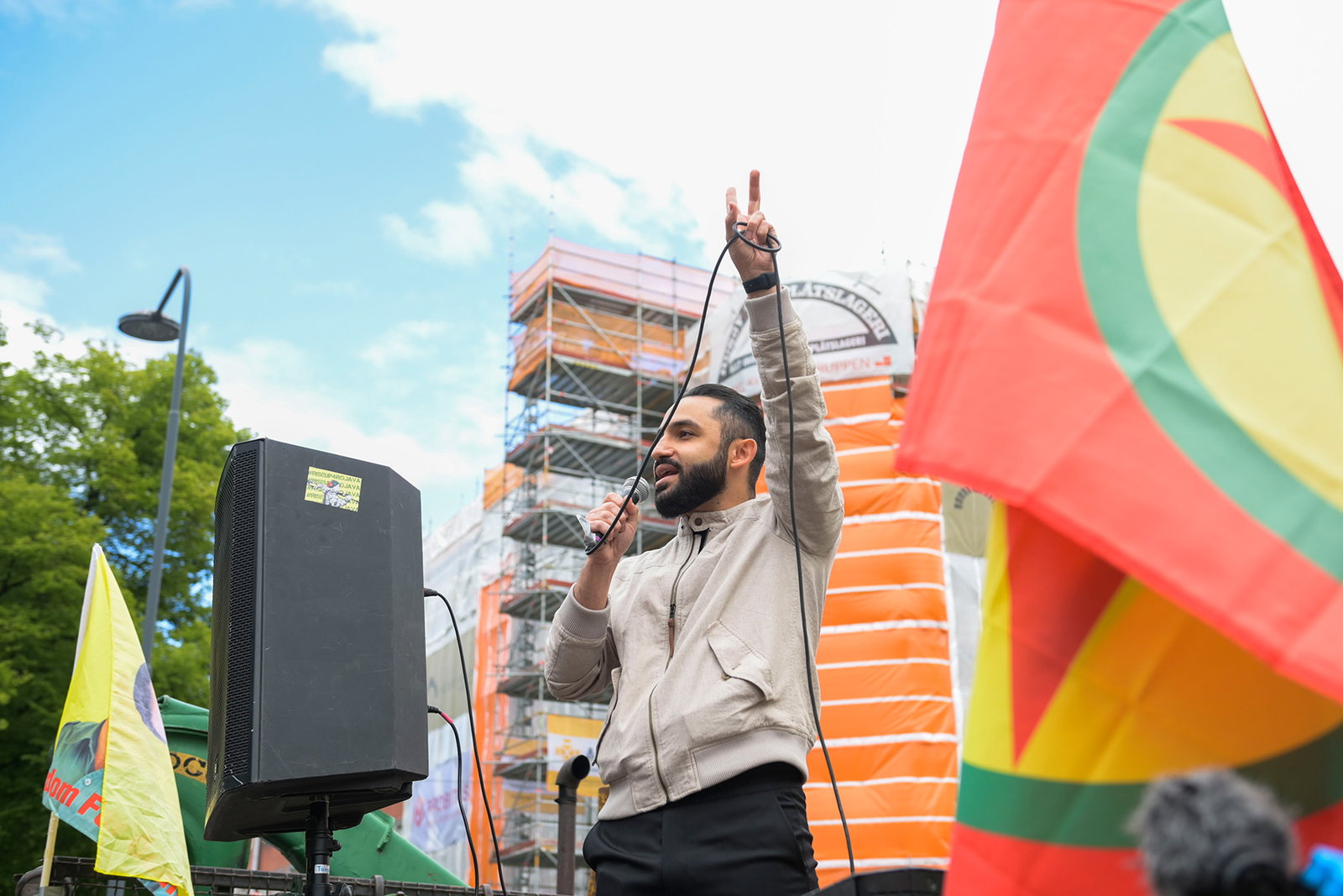 Daniel Riazat lämnar Vänsterpartiets styrelse