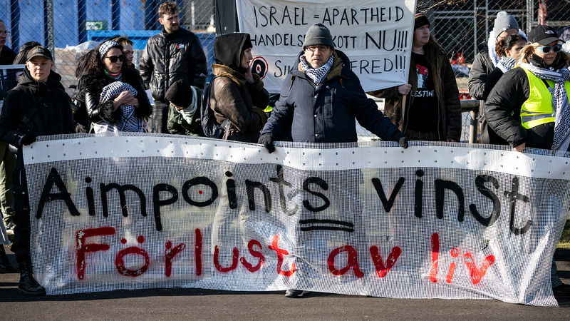 Demonstration mot Aimpoint i Malmö – ett av de svenska företag som bedriver handel med Israel. Ett stenkast bort ligger bolaget Nordisk, där verkstadsklubben motionerat om Israelbojkott. Foto: Johan Nilsson / TT