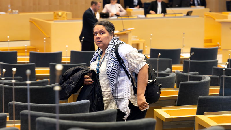 Lorena Delgado Varas i riksdagen. Foto: Jonas Ekströmer / TT.