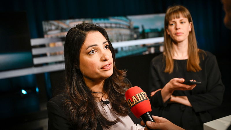 I söndagens partiledardebatt i ”Agenda” fick Nooshi Dadgostar än en gång svara på frågor om en partimedlem som spritt antisemitiska troper. Foto: Pontus Lundahl/TT.
