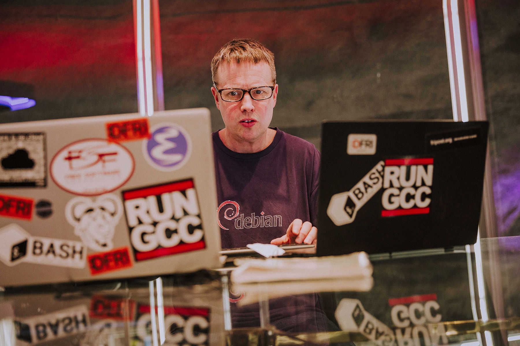 Elias Rudberg är tidigare forskare i beräkningsvetenskap, och arbetar i dag med att utforma en alternativ digital legitimation. Foto: Daniel Díaz.