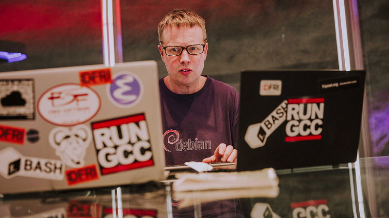 Elias Rudberg är tidigare forskare i beräkningsvetenskap, och arbetar i dag med att utforma en alternativ digital legitimation. Foto: Daniel Díaz.