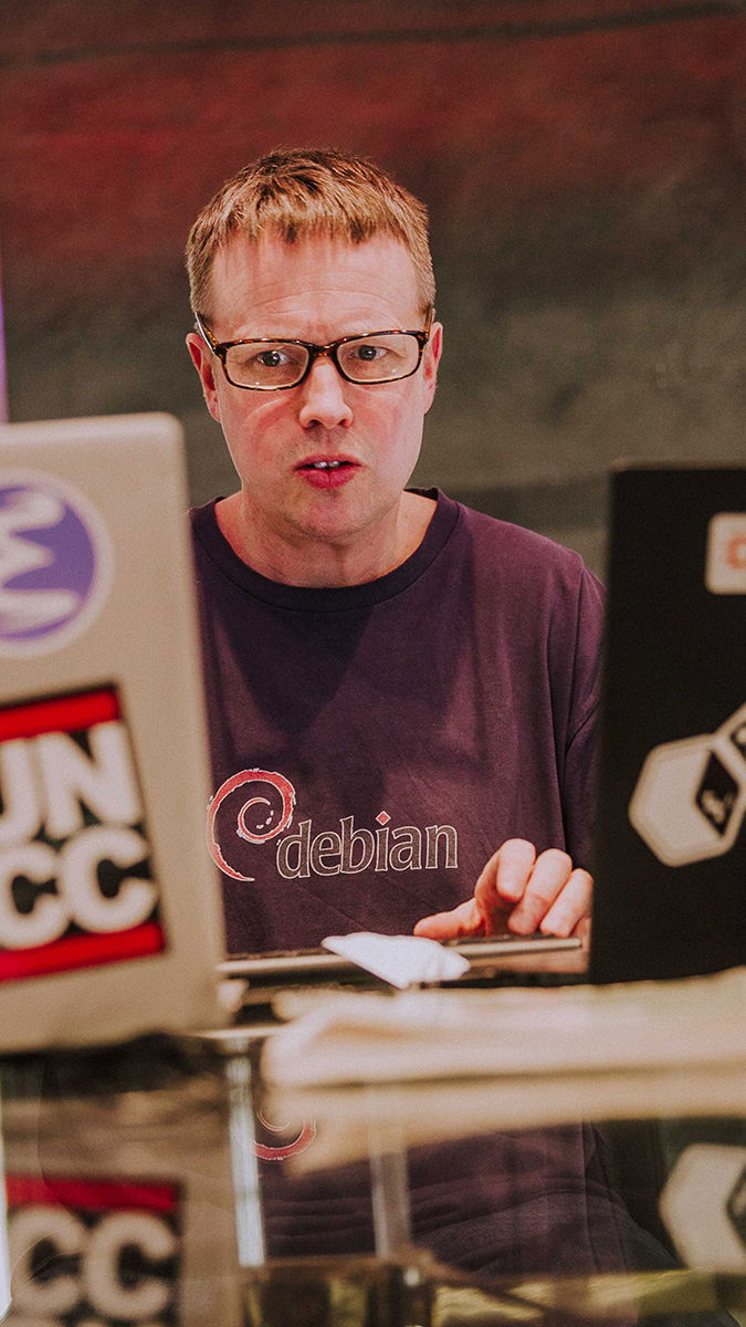 Elias Rudberg är tidigare forskare i beräkningsvetenskap, och arbetar i dag med att utforma en alternativ digital legitimation. Foto: Daniel Díaz.