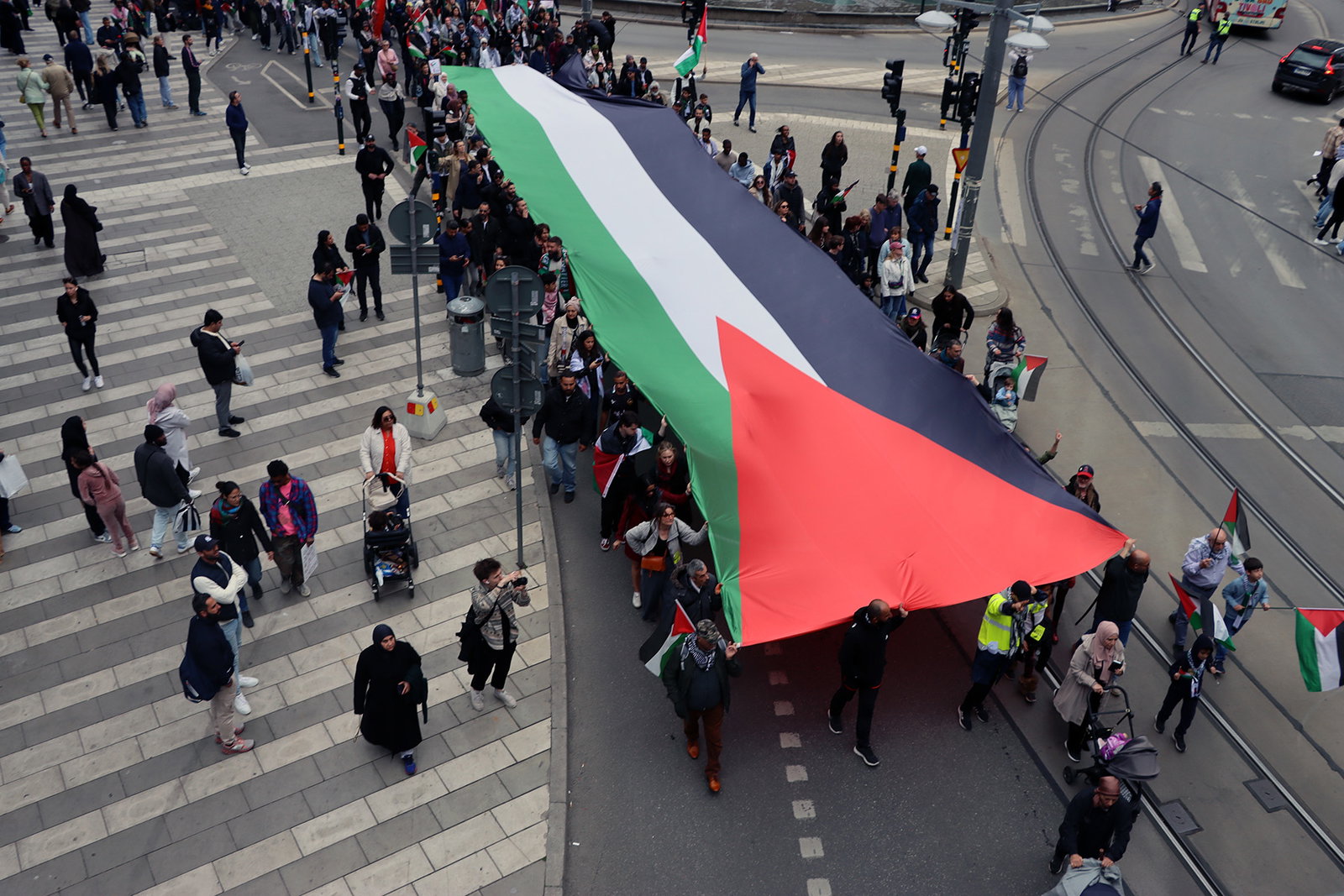 Här marscherar Stockholm för Gaza