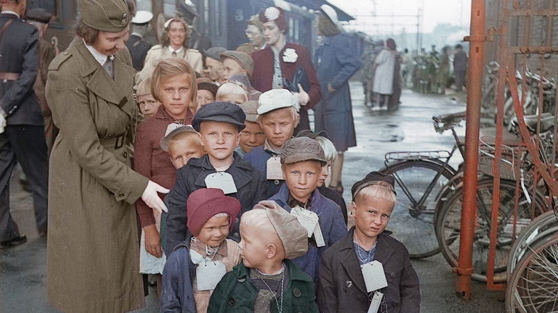Förflyttningar och separationer är bland det mest typiska som sker under krig. Foto: TT.