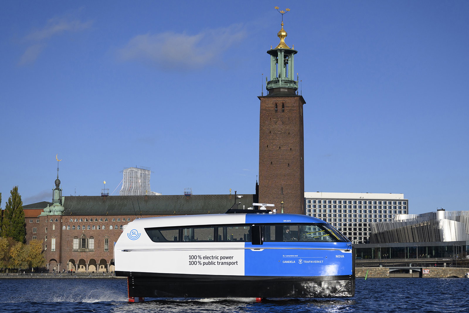 Framtidens färja gjuter el på vågorna – från Ekerö till Saudiöknen