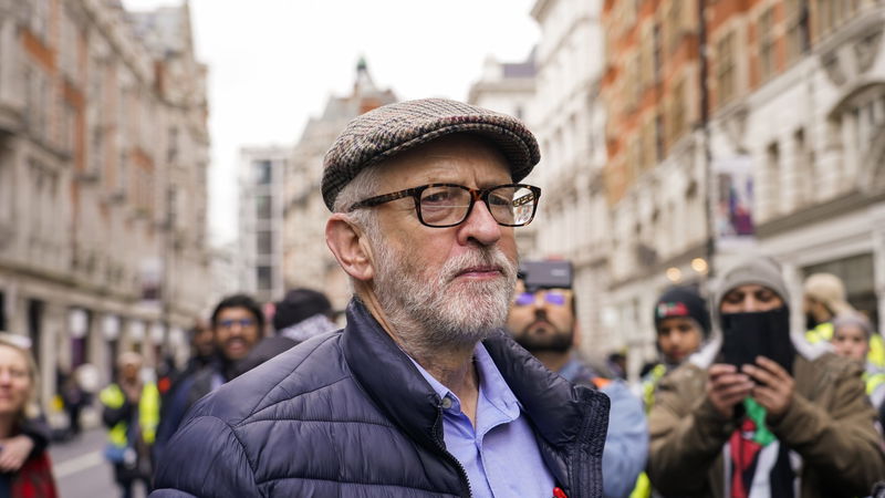Den tidigare Labour-ledaren Jeremy Corbyn ska starta ett nytt parti, som snabbt fått 600 000 namnunderskrifter.