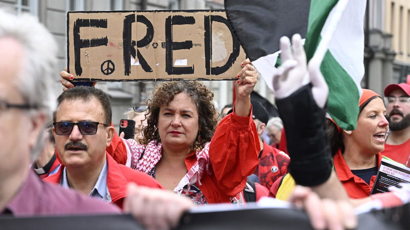 Demonstrationerna för Gaza har demoniserats med begreppet ”antisemitism” – som nu har blivit ett kolonialt verktyg. Foto: Jessica Gow/TT.