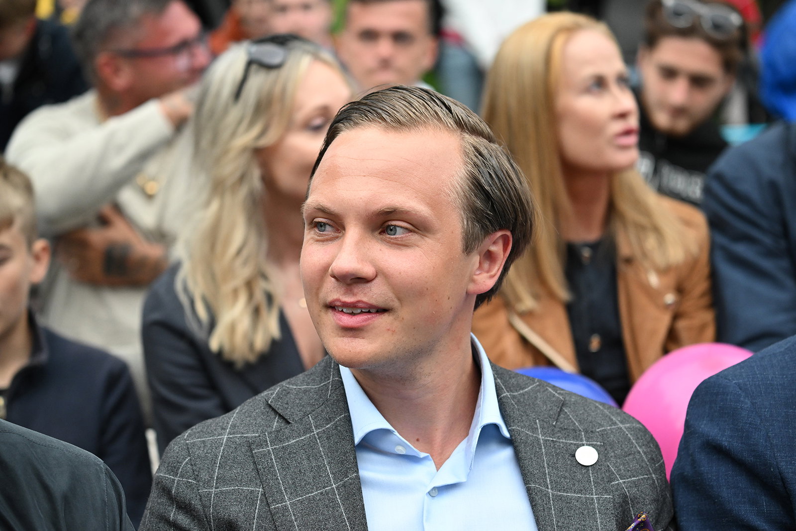 SD-toppar minglade med dömd ekobrottsling: ”Trevlig tillställning”